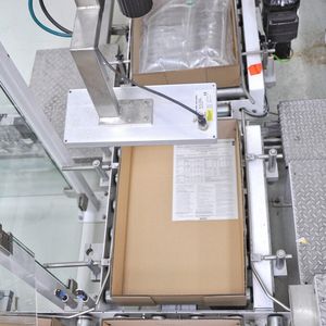 Bild 1: Sicherheit auf ganzer Linie: Vor dem Befüllen der Kartons garantieren die In-Sight-5605-Vision-Systeme das Lesen der Pharmacodes.