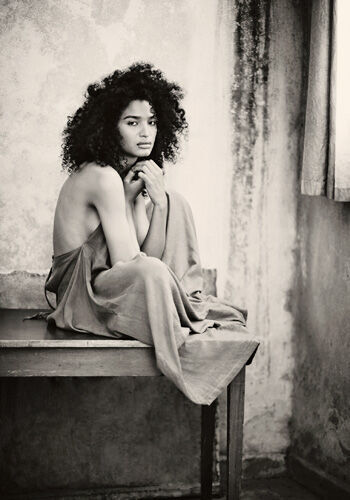 In einer Art „Vorher-Nachher“-Stil wurden die Models zunächst ungeschminkt abgelichtet – hier die amerikanische Schauspielerin Indya Moore. (Pirelli)