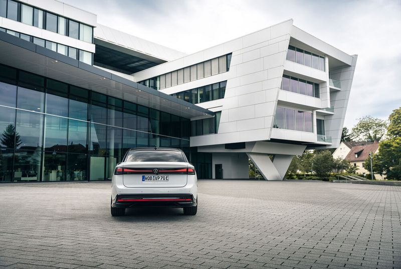 Der ID 7 wurde bewusst strömungsgünstig konzipiert. Er kommt auf einen Cw-Wert von nur 0,23. (Bild: GCOTY)