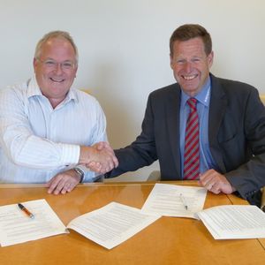„Die engere Zusammenarbeit mit RS während der letzten Jahre hat messbar zu positiven Ergebnissen für unser Geschäft geführt“, sagte Hans-Rudolf Schurter, Chairman und CEO der Schurter Group (im Bild rechts).
