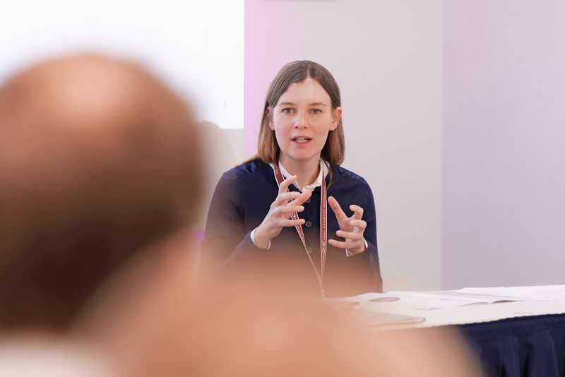 Anastasia Kvitkina, GfK System GmbH „Hier hast Du ein Mini-Budget, ein Produkt in einem hart umkämpften Markt – jetzt finde einen Weg qualifizierte Leads zu generieren!“ - Mit diesen Anforderungen stehen Marketingverantwortliche oft vor einer schwierigen Aufgabe. Im Barcamp zeigte Anastasia Kvitkina auf, wie mit Hilfe von SEO, Google und anderen Hilfsmitteln kreative und originelle Wege gefunden werden können.   (marconomy © Andreas Burkhardt )