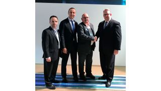 Die Vereinbarung zwischen Harting und Heilind Electronics wurde auf der Messe „electronica“ in München unterzeichnet. Von links zu sehen: Robert Clapp jr., Corporate Operations bei Heilind Electronics, Jon DeSouza, Präsident und CEO Harting Americas. Alan Clapp, Vice President bei Heilind Electronics, und Edgar-Peter Düning, Geschäftsführer Harting Electric. (Harting)