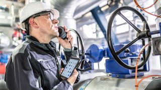 Das IS540.1 von i.safe Mobile: das weltweit erste, für ATEX- und IECEx Zone 1/21 zugelassene Smartphone mit umfangreich unterstützten 5G-Frequenzbändern und Wi-Fi 6-Konnektivität.  (Bild: i.safe Mobile)