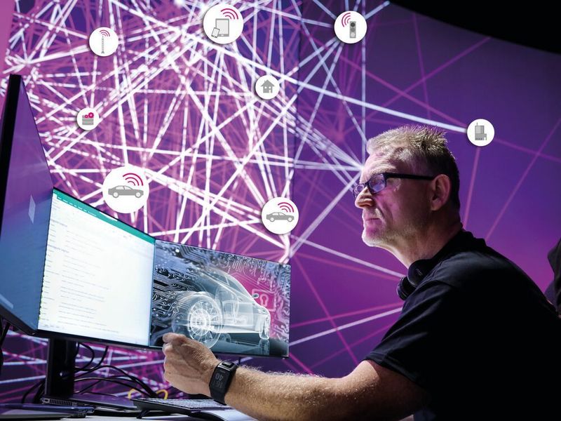 Ein Automotive-SOC erkennt Cyberangriffe auf das vernetzte Fahrzeug und wehrt sie ab. (Deutsche Telekom)