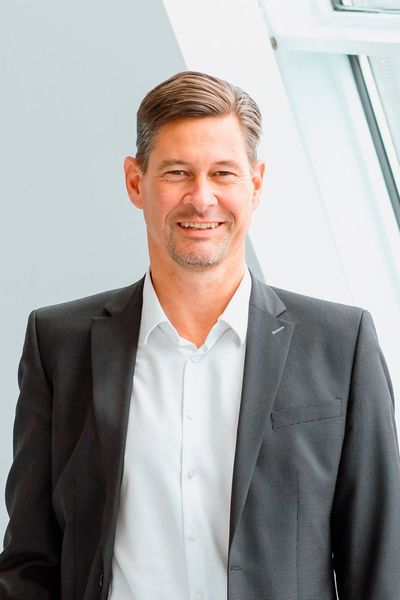 Harald Wilhelm, Daimler-Vorstand für das Ressort Finance & Controlling und Daimler Financial Services, übernimmt von seinem Vorgänger Bodo Uebber die Rolle des Aufsichtsratsvorsitzenden der Daimler Financial Services. (Daimler)