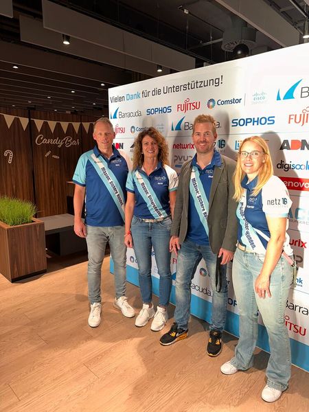 (v. l.) Andreas Metz und Elke Herch (netz16), Speaker Andreas Wach (Microsoft) und Kathrin Reichherzer (netz16) sind nächstes Jahr bestimmt wieder dabei. (Bild: Vogel IT-Medien GmbH)