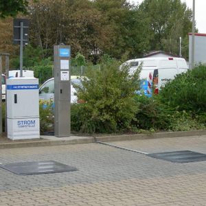 Die Induktionsplatten lassen sich auch an öffentlichen Ladestationen einrichten.