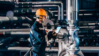 Die Kurzarbeit sinkt deutschlandweit. Die Chemie- und Pharmabranche ist mit 12 Prozent leicht über dem Durchschnitt - lag im August aber noch bei 18 Prozent. (©dusanpetkovic1 - stock.adobe.com)