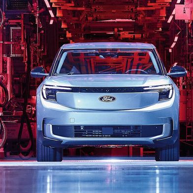 Der vollelektrische Ford Explorer sollte die Ford-Werke in Köln in die Zukunft führen. Daraus ist bislang nichts geworden. Nun drohen die Arbeitnehmer mit Streik. (Bild: Ford)