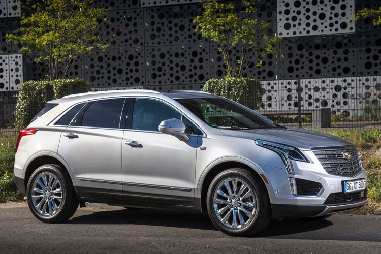 Falls nötig, kann man mit dem XT5 auch mit 200 km/h über die Autobahn brettern. (Cadillac)