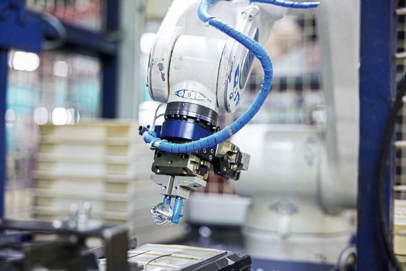 Drehteilehersteller müssen sorgfältig planen und abwägen, wie sie künstliche Intelligenz in ihren Unternehmen für Fertigung und Bearbeitung einsetzen. (Bild:  Julius Klinke GmbH & Co. KG)