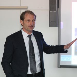 „Das MPA-Verfahren eignet sich bestens für großvolumige Bauteile mit nahezu beliebiger Innengeometrie”, erkärt Rudolf Derntl, Geschäftsführer der Hermle Maschinenbau GmbH.