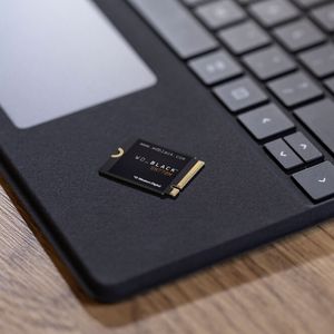 Einige Notebooks, Convertibles oder Windows-Tablets nutzen ebenfalls M.2-2230-SSDs als Speichermedium. Hier bietet sich die kurze WD Black ebenfalls als Upgrade-SSD an.  (Bild:  John Scrivener)