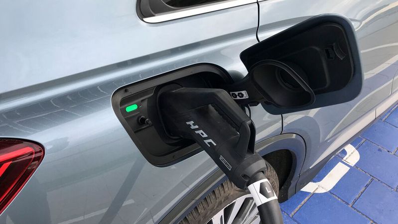 Ende der staatlichen Förderung für E-Autos: Autohändler fordern von der Politik für betroffene Autokunden Übergangsregelungen. (Bild:  Mauritz – VCG)