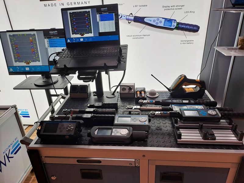 Die Drehmoment- und Drehwinkelwerkzeuge von GWK sorgen für eine sichere Montage von Batterie-Stacks. (Bild: Alexander Stark)