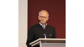 Landesinnungsmeister Thomas Schneider führte die Mitglieder durch den Verbandstag mit Mitgliederversammlung und BMW-Werksbesichtigung, sowie Fachausstellung am Werkstatttag. (Klasing)