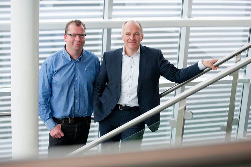 Vor 25 Jahren haben Peter Rutgers (l.) und Denis Schipper Demcon gegründet. Seitdem ist das Unternehmen dynamisch gewachsen. Nun kommt die Systec Industrial Systems GmbH hinzu, die von Denis Schipper als CEO geleitet wird.  (Demcon)