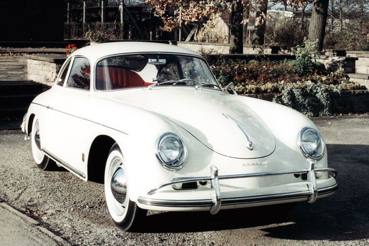 Ab 1956 kam der Nachfolger 356 A. Je nach Modell standen zwischen 44 und 100 PS zur Verfügung.   (Porsche)