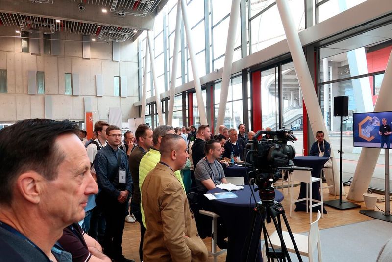 Impressionen von der Verbindungstechnikmesse Schraubtec am 16. April in der Stuttgarter Carl-Benz-Arena ... (Bild: P. Königsreuther)