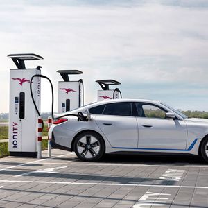 Technisch baut der i4 auf dem konventionell motorisierten 4er Gran Coupé auf(Bild:  BMW)