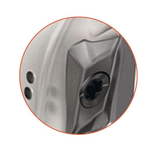 Für eine bessere Kühlleistung verlegte Iscar den Kühlmittelauslass an die Seite der Spankammer. Je nach WSP-Grösse bringen zwei oder drei Bohrungen mit einem Durchmesser von einem Millimeter das KSS an die Schneide.(Bild:  Iscar)