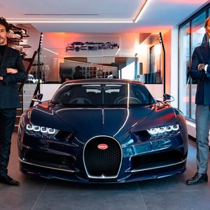 Edouard Schumacher (li.), Chef des Händlers Groupe Schumacher, und Bugatti-Präsident Stephan Winkelmann präsentieren den Showroom der Hyper-Sportwagen.