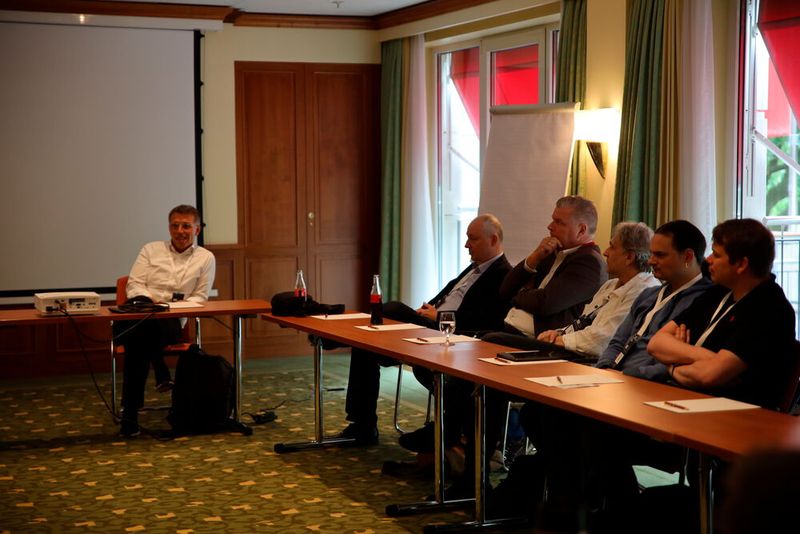 Thinktank mit Moderator Markus Schwind, Cloud und Business Expert. Er beleuchtete das Thema „Dokumentationspflichten im Security-Umfeld – nicht machbar, oder doch?“ (Bild: Vogel IT-Akademie)