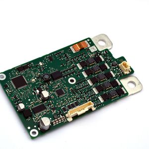 Eberspächer hat dieses Batteriemanagementsystem für 12-Volt-Batterien im Serieneinsatz. Nun wird ein BMS für den Spannungsbereich bis 48 Volt entwickelt.(Bild:  Eberspächer)