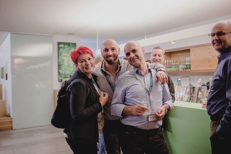 Violetta Dindic (Helmich IT-Security), Marco Schopp (Kaspersky Lab), Gunther Dietrich (Apia Systemhaus) und Marco Becker (SaveITfirst) freuen sich über einen gelungenen Tag mit Kaspersky Lab. (connyschoeffmann_Kaspersky Lab)