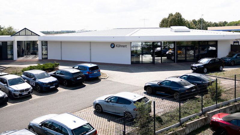 Seit 3. August 2026 ist das Autohaus Kühnert am neuen Standort in der Zeitzer Straße 135 in Altenburg geöffnet.(Bild:  Autohaus Kühnert)