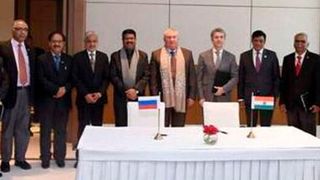 The Indian Minister of Petroleum & Natural Gas and Steel, Dharmendra Pradhan and Igor Sechin, CEO and Chairman of Rosneft witnessed the signing of the first-ever Term Contract between IOCL and Rosneft. (Press Information Bureau )