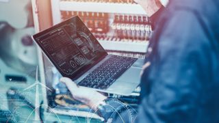 Energiemanagement: Visualisierte Energiedaten machen Verbräuche, Lastspitzen und Auffälligkeiten auf einen Blick sichtbar. Ein Dashboard bündelt Messwerte aus Produktion und Gebäude, verknüpft sie mit Zeitreihen und zeigt Trends sowie Abweichungen transparent.  (Bild: © Quality Stock Arts/stock.adobe.com)