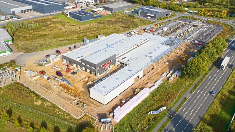 In Rhede baut die Herbrand-Gruppe ein Autohaus, das die beiden Standorte Borken und Bocholt ersetzen wird.(Bild:  Herbrand)