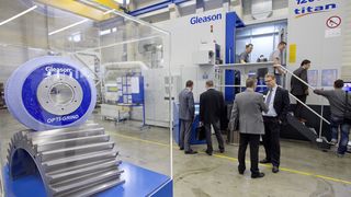 Premiere für die Titan 1200 G, die mit automatischem Werkzeugwechsler für deutliche Produktivitätssteigerungen beim Profilschleifen sorge. (Bild: Gleason)