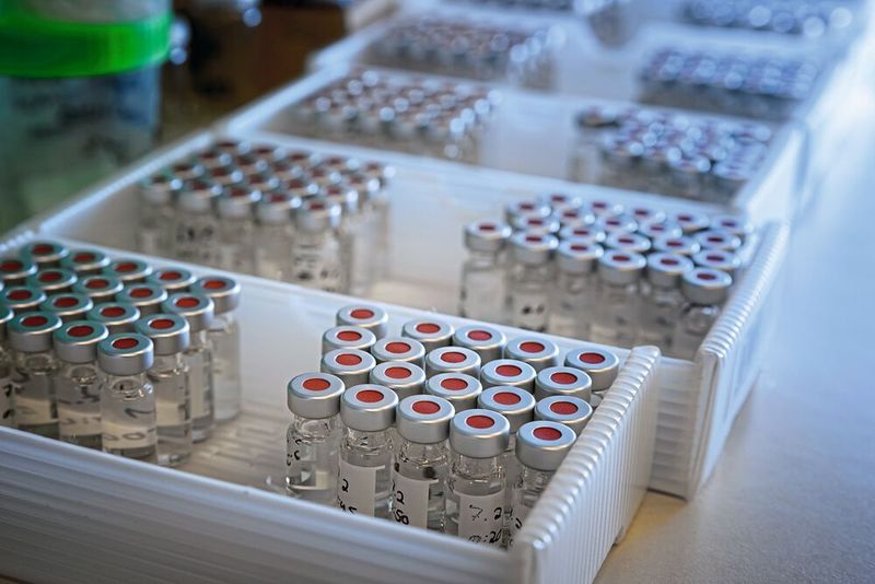 Aus den Durchflussversuchen entstanden viele Proben. (Bild: Roberto Schirdewahn)