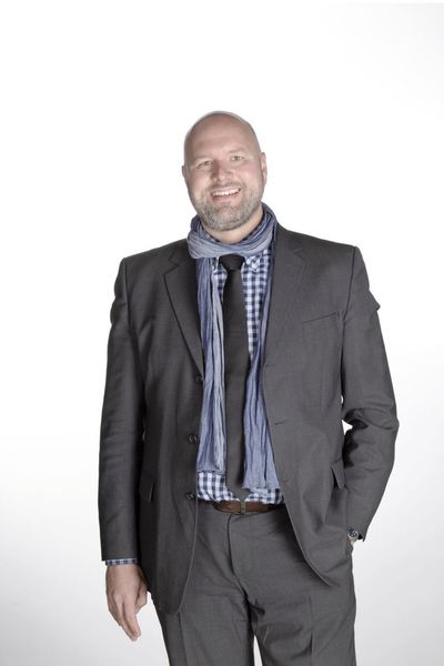 Key Account Manager Jochen Schmidt-Nawrot: „Pharmaunternehmen wollen von der Rohwasseraufbereitung über Verteilung und Lagerung bis hin zur WFi- und Reinstdampferzeugung alles aus einer Hand, und das schlüsselfertig, weil damit das finanzielle Risiko auf das Engineeeringunternehmen übergeht.“ (Bild: Hager + Elsässer)