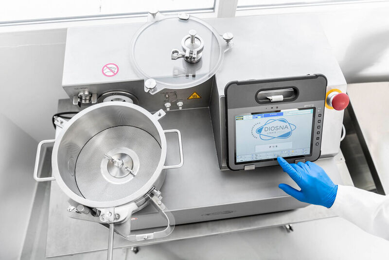 With the device, pharmaceutical manufacturers gain pellets in high-quality and have an ideal basis for subsequent processes.  (Diosna Dierks & Söhne )