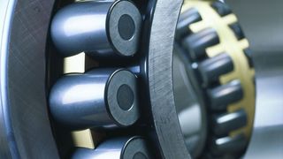 Triondur-beschichtete Tonnenrollen in Pendelrollenlagern. Das kohlenstoffbasierte, diamantartige Schichtsystem bietet bei minimaler Reibung maximalen Schutz gegen abrasiven und adhäsiven Verschleiß. Bild: Schaeffler (Archiv: Vogel Business Media)