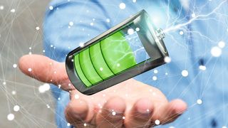 Technologien zur Erhöhung der Energiedichte, die aktuell erforscht werden und bereits jetzt oder in den kommenden Jahren auf den Markt kommen könnten, sind Elektrodenmaterialien aus Silizium-Kohlenstoff-Kompositen, Nickel-reiche Kathodenmaterialien oder Hochvoltmaterialien, die etwa fünf Volt Zellspannung ermöglichen. (AdobeStock)