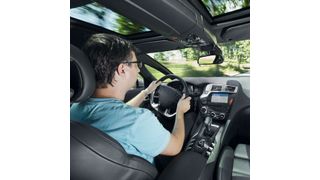 Werden in der Entwurfsphase keine Maßnahmen ergriffen, kann das Lenkrad vibrieren, während das Fahrzeug in Bewegung ist. Dies führt zu hör- und spürbaren Schwingungen, die der Fahrer als unangenehm empfinden kann. (Saint-Gobain)