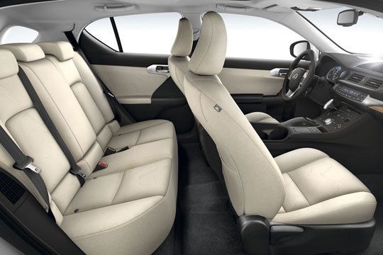 Gegenüber den Vordersitzen wurde der Hüftpunkt der Rücksitze um 25 Millimeter angehoben. (Archiv: Vogel Business Media)