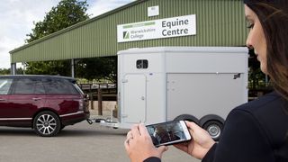 "Transparent Trailer": Neue Technologie von Land Rover macht Anhänger durchsichtig. (Bild: Land Rover)