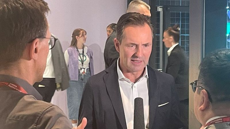 VW-Markenchef Thomas Schäfer war ein gefragter Interviewpartner. (Bild: Grimm – VCG)