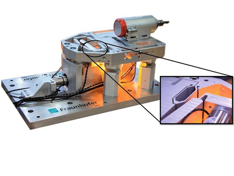 Bild 3: Ausgleichskinematik auf der Basis von Piezoaktoren und Festkörpergelenken.  (Bild: IPA)