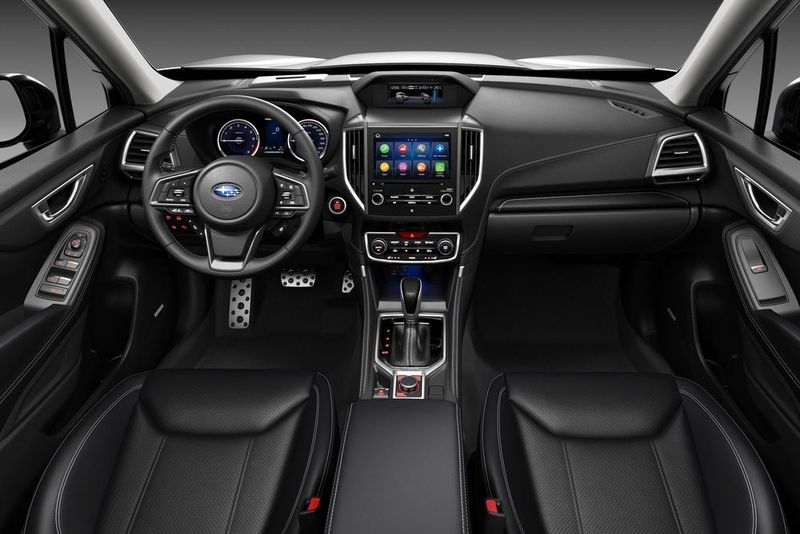 Im Innenraum erwarten den Fahrer eine qualitativ hochwertigere Verarbeitung und ein neu entwickeltes Infotainmentsystem mit Acht-Zoll-Bildschirm. (Subaru)