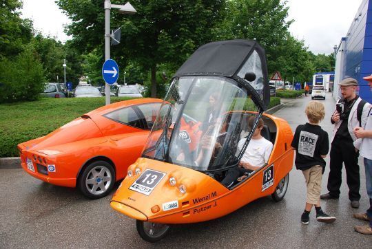 Stadtmobile wie der Twike (vorn) werden sich da schon schwerer tun, doch das Reglement sorgt für Chancengleichheit. (Archiv: Vogel Business Media)