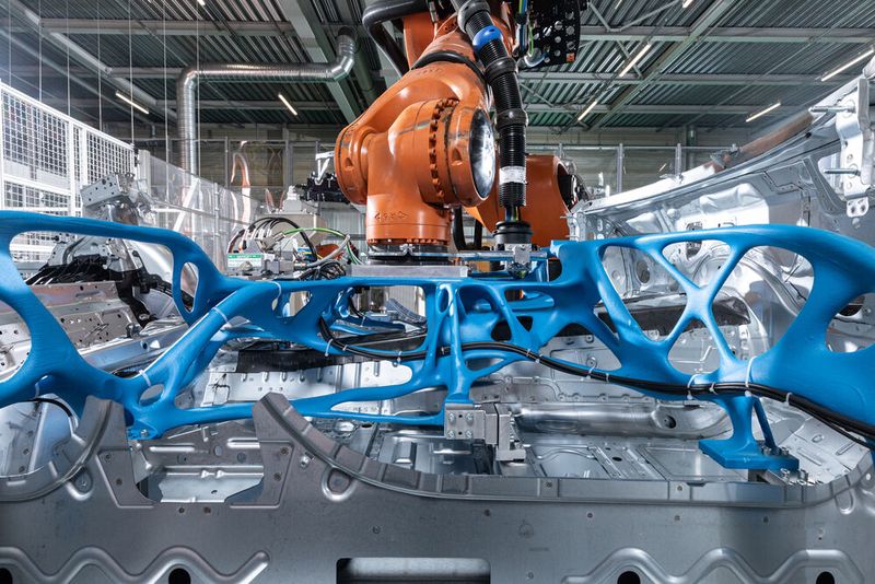 New bionic grippers developed by BMW using sand casting and generative design software demonstrate the growing role of 3D printing in optimising industrial automation and lightweight construction. (Source: Harry Zdera/ BMW Group)