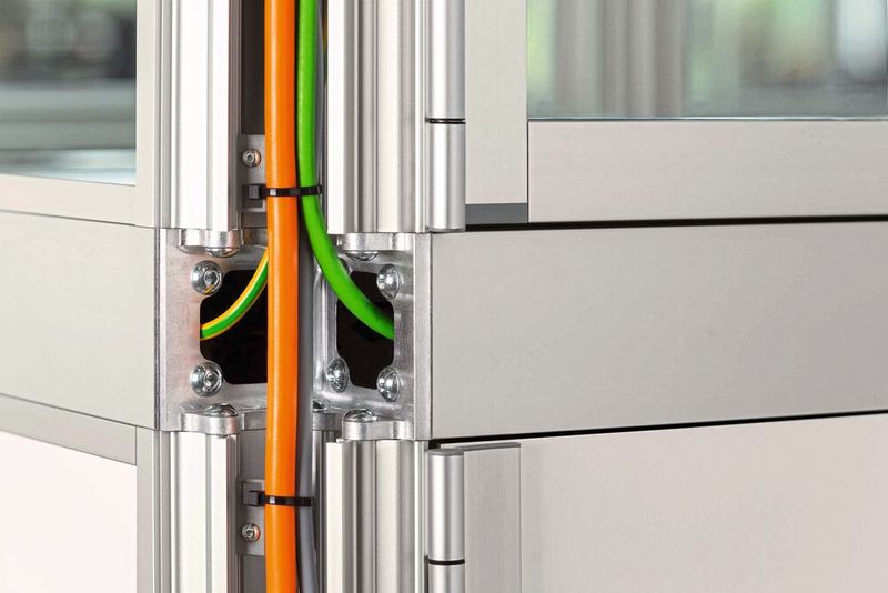 Die Module der Baureihe XMS von Item ermöglichen einen maximalen Spielraum in der Gestaltung der Maschinenkabinen – ob rund, eckig, lang oder kompakt. (Bild: item Industrietechnik GmbH )