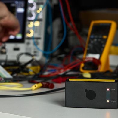 Der sicherheitszertifizierte 3D-Ultraschallsensor für autonome Robotik- und Maschinensicherheits-Anwendungen mit Anforderungen bis SIL 2 und PL d, ist ab sofort verfügbar. (Bild: Sonair)