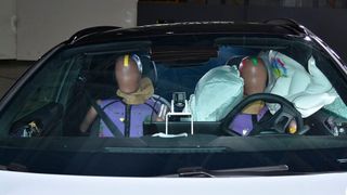 Euro-NCAP hat neue Prüfkriterien entwickelt – zwei E-Autos haben bereits fünf Sterne im neuen Testverfahren erhalten.  (Bild: Euro-NCAP)